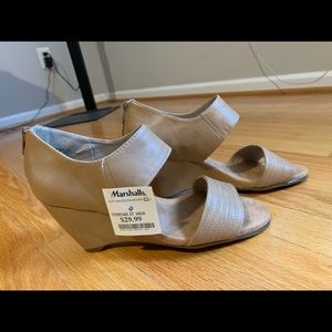 Brand new Aerosoles Taupe Wedges